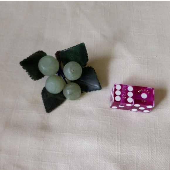 10 Green 💚 vintage jade and soapstone grape clusters - Picture 8 of 12